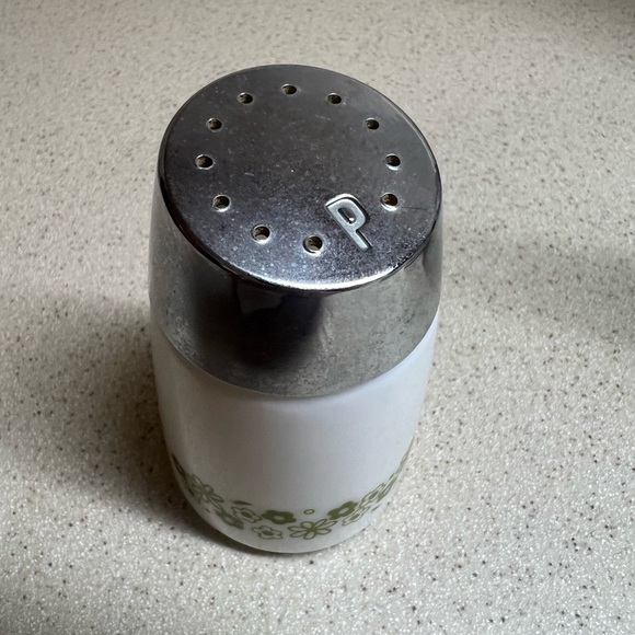 Vintage Starline Milk Glass Crazy Daisy Pepper Shaker - Picture 2 of 5